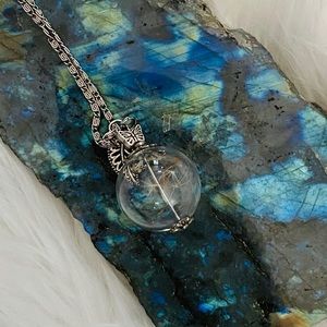 Dandelion necklace! 💚